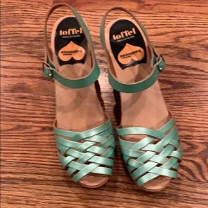 Never worn hasbeens sandals